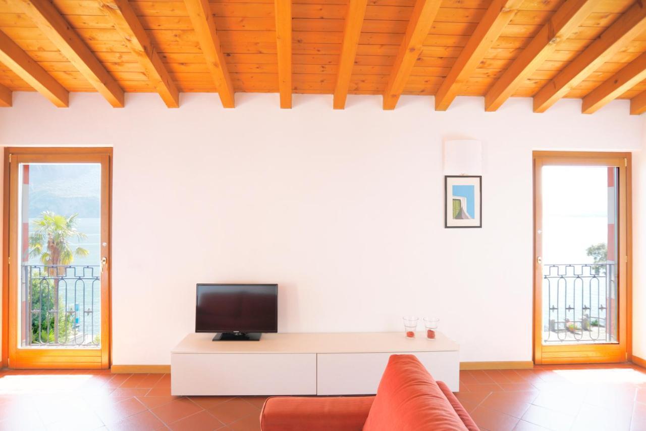 IseoLakeRental - Casa del Pescatore Riva di Solto Esterno foto