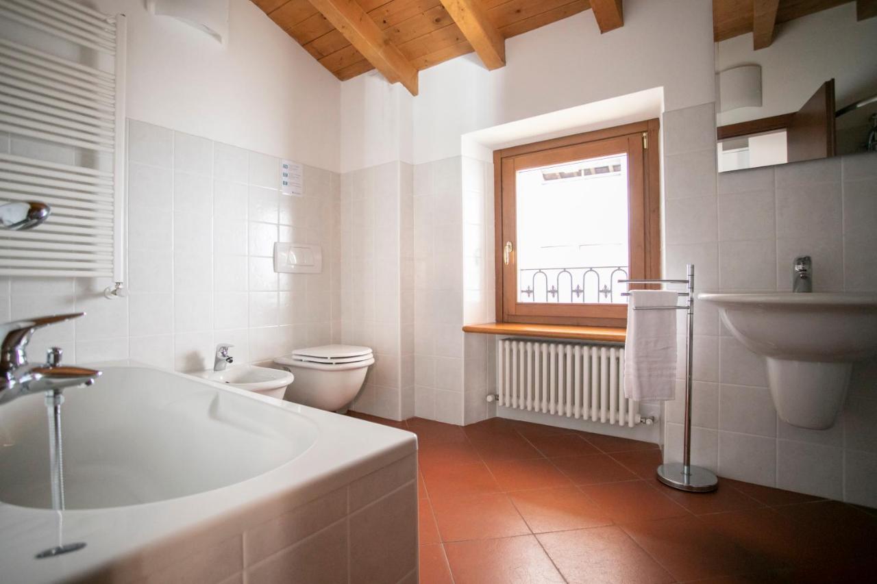 IseoLakeRental - Casa del Pescatore Riva di Solto Esterno foto