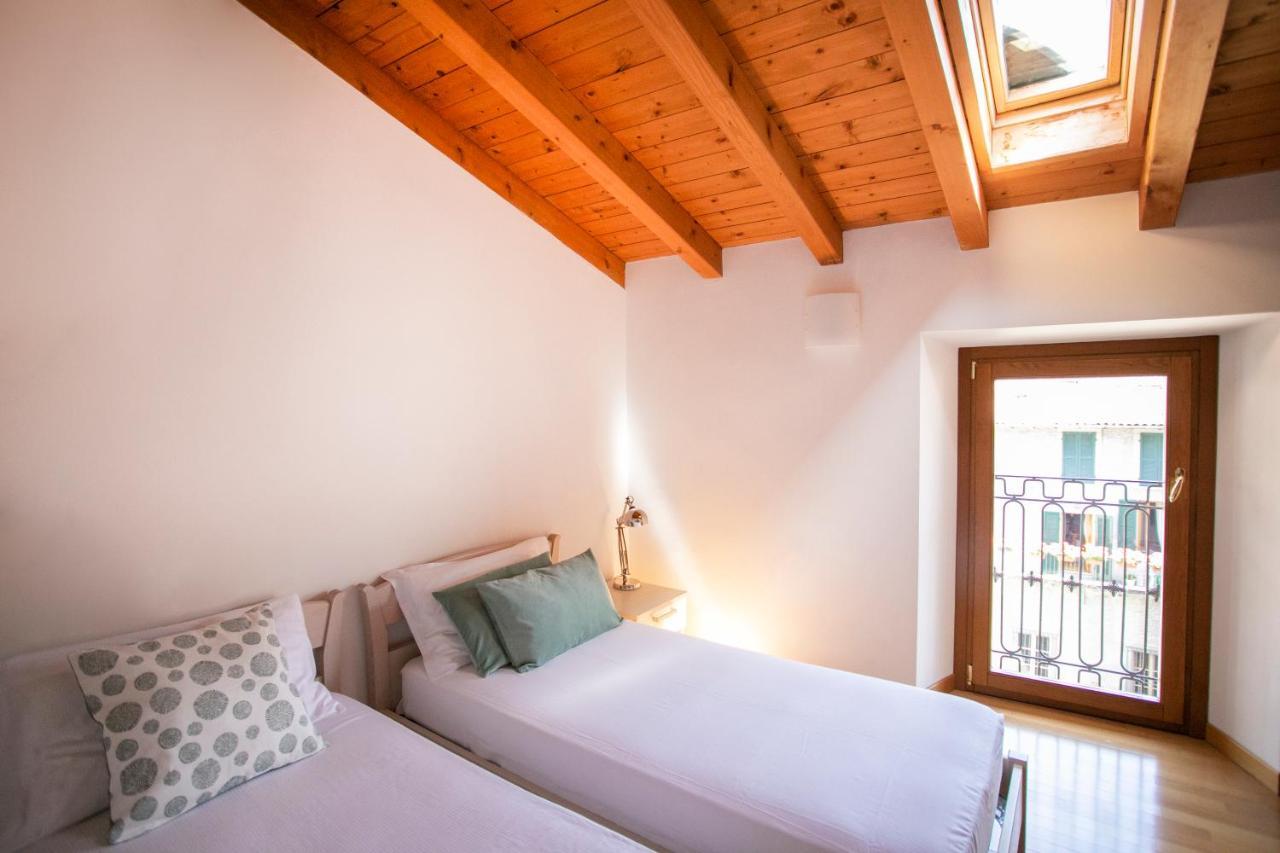 IseoLakeRental - Casa del Pescatore Riva di Solto Esterno foto