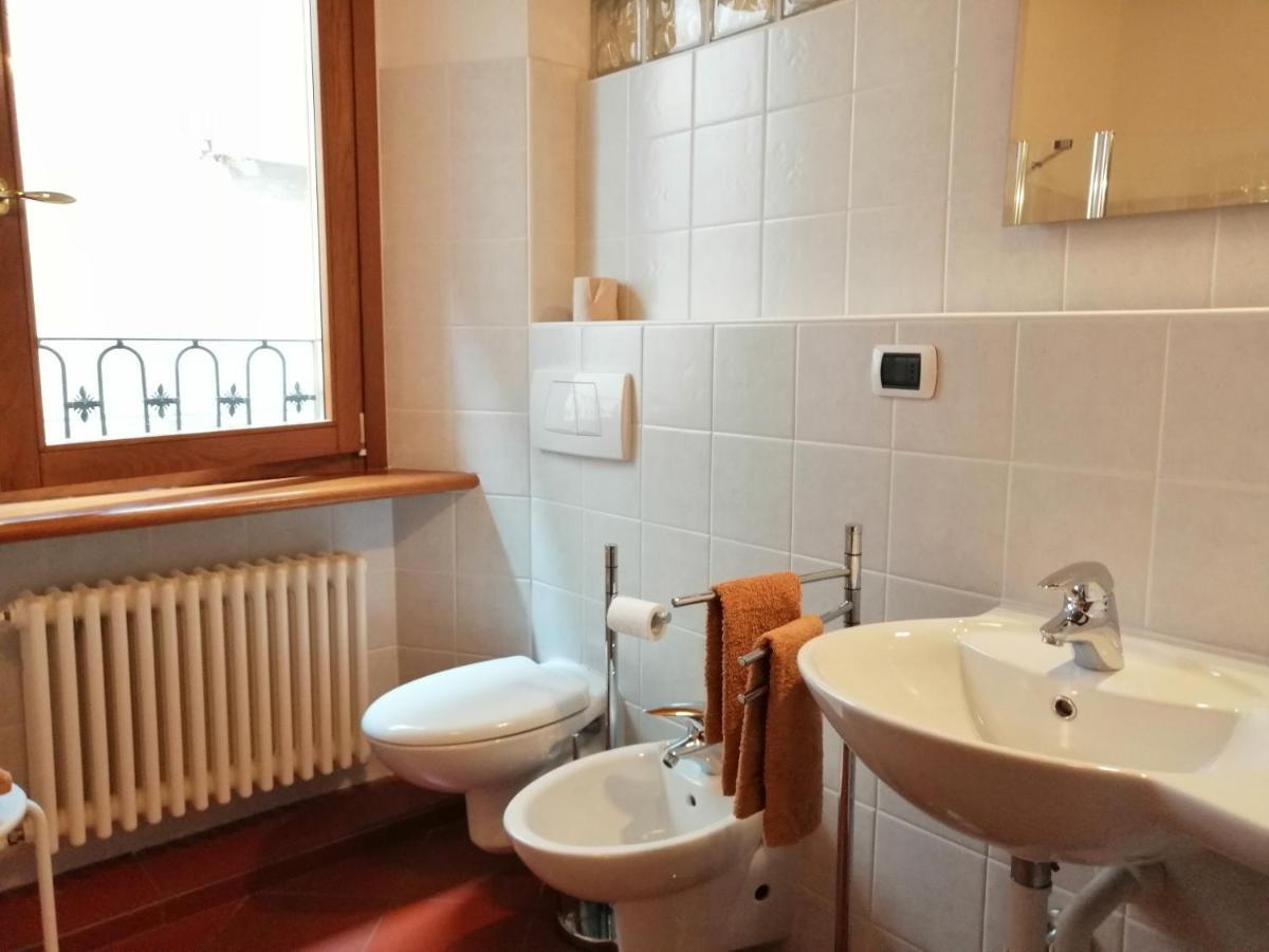 IseoLakeRental - Casa del Pescatore Riva di Solto Esterno foto