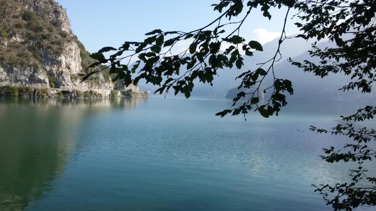 IseoLakeRental - Casa del Pescatore Riva di Solto Esterno foto